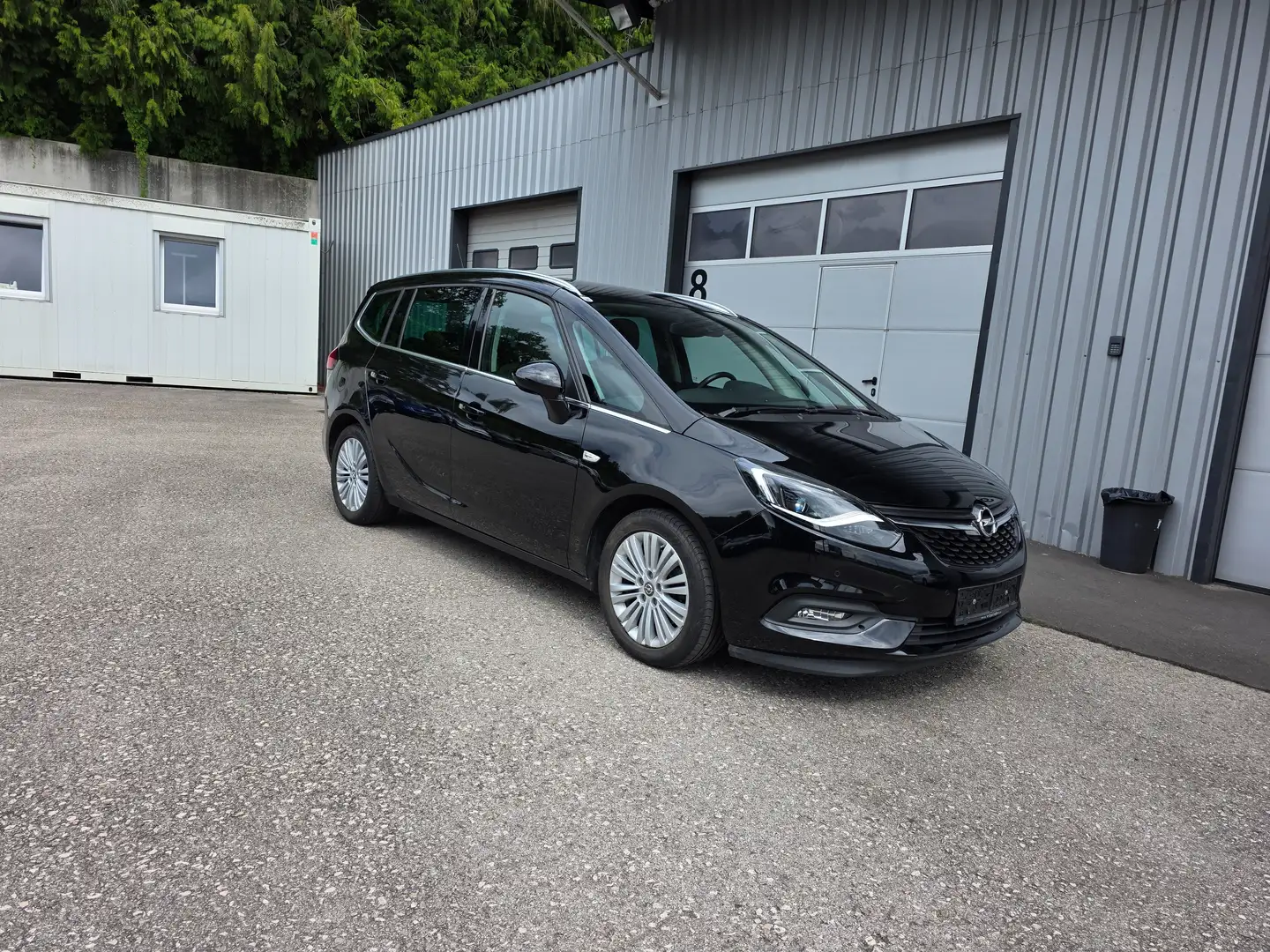 Opel Zafira Innovation Schwarz - 1