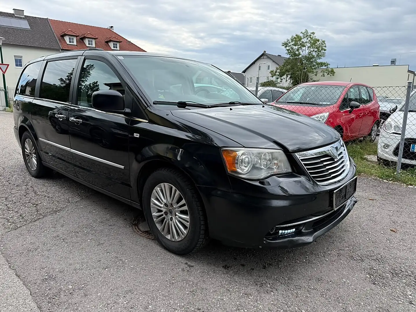 Lancia Voyager 3,6 V6 Gold 7 Sitz Schwarz - 1