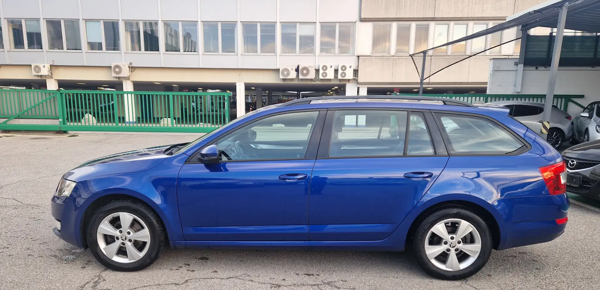 Skoda Octavia 1.6 TDI Style Bleu - 2