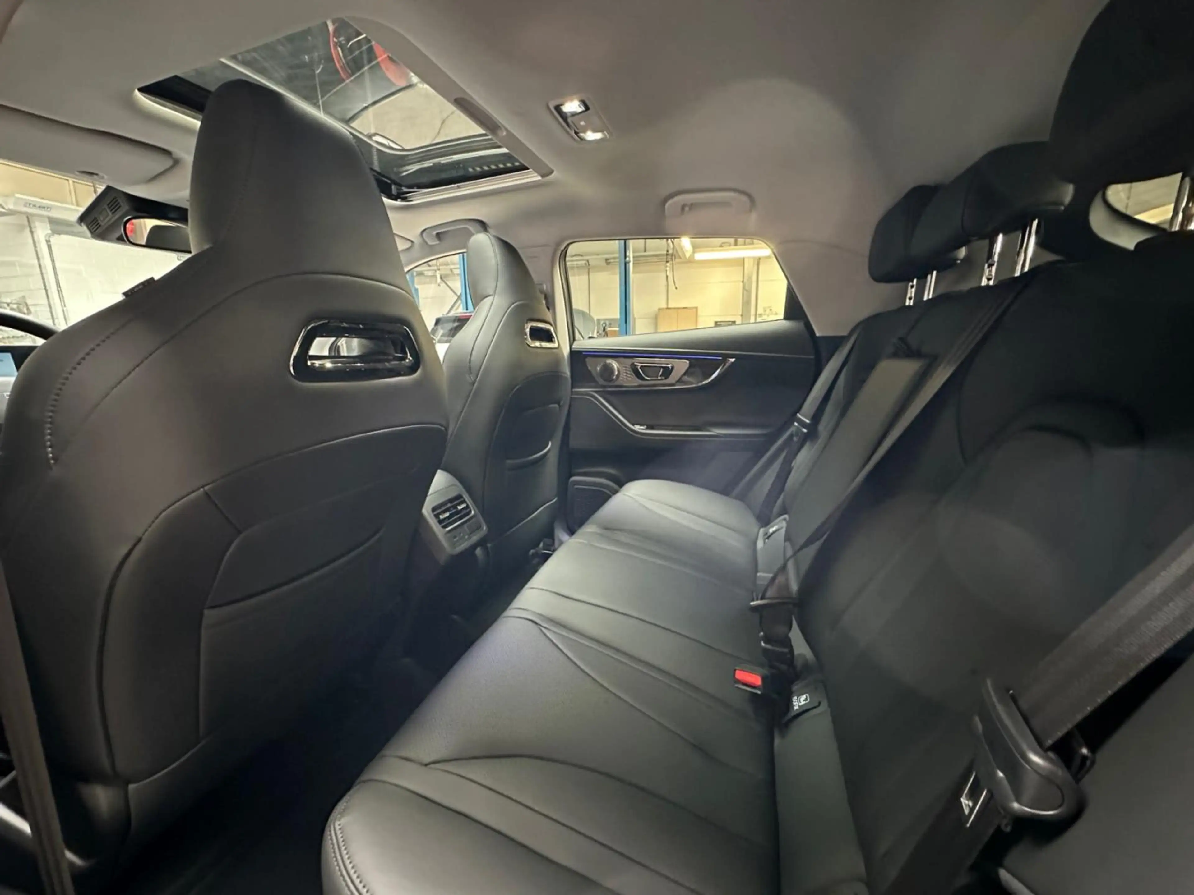 Omoda 5 hev premium — photo 9
