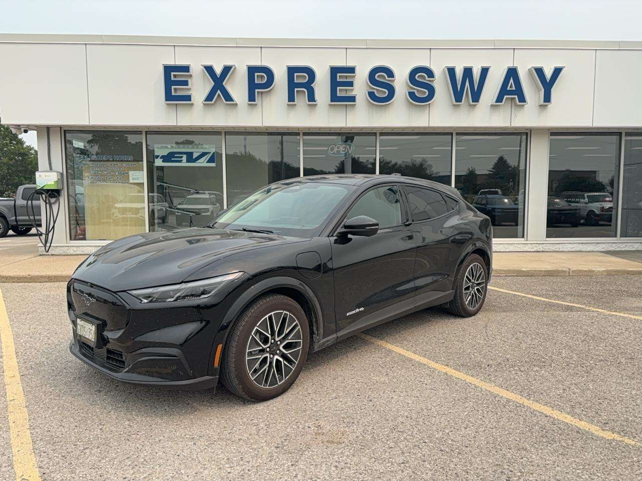 2025 Ford Mustang Mach-E PREMIUM, AWD, EXTENDED RANGE, LIKE NEW!