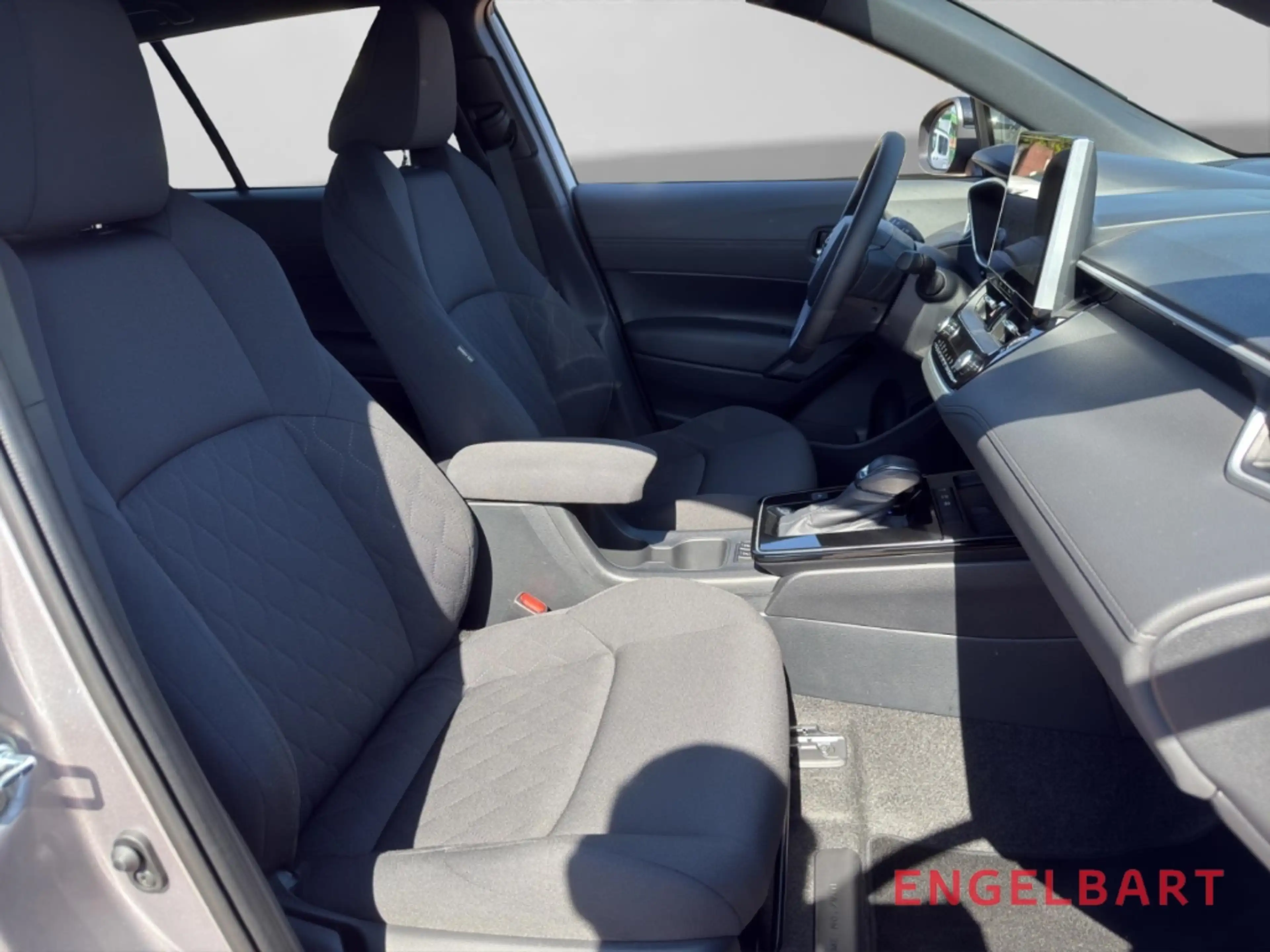 Toyota Corolla Cross Hybrid Team Deutschland Navi CarPlay Sitzheizung R — photo 11