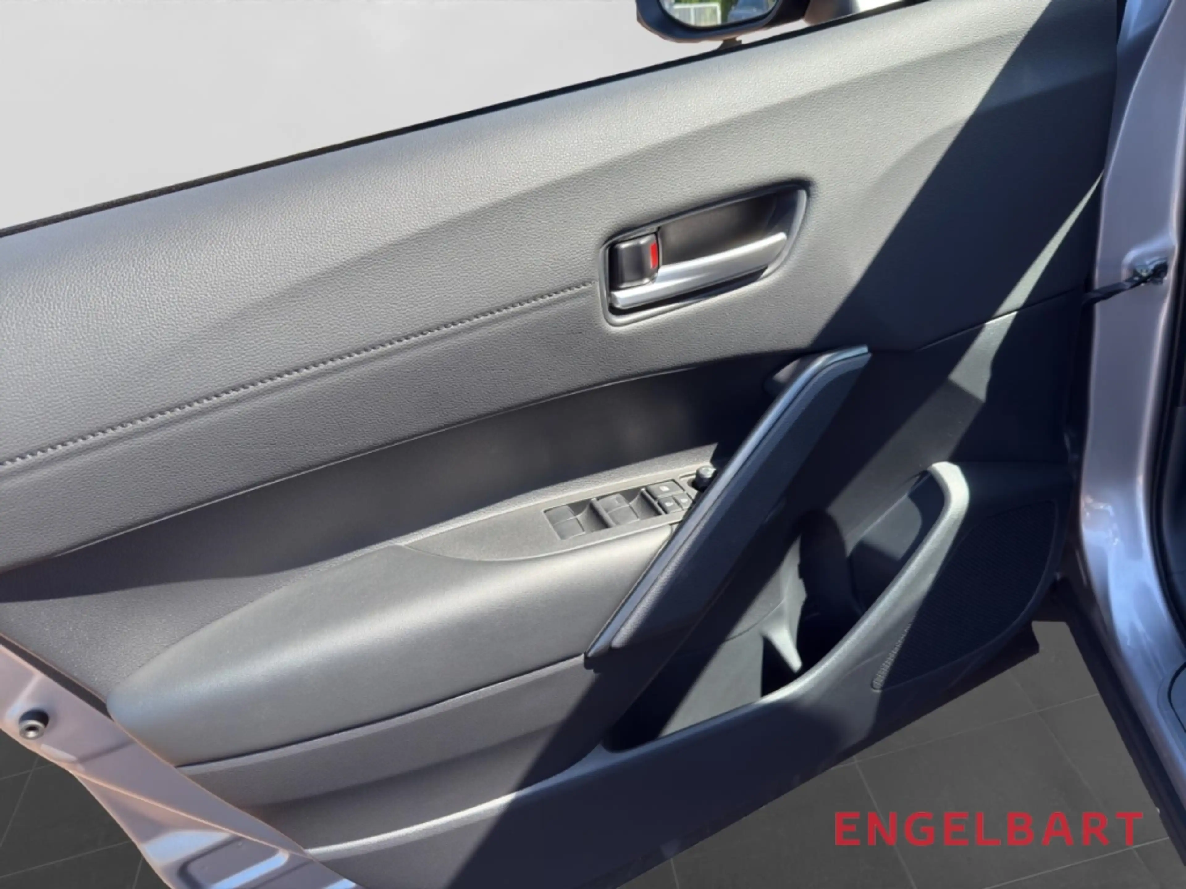 Toyota Corolla Cross Hybrid Team Deutschland Navi CarPlay Sitzheizung R — photo 10