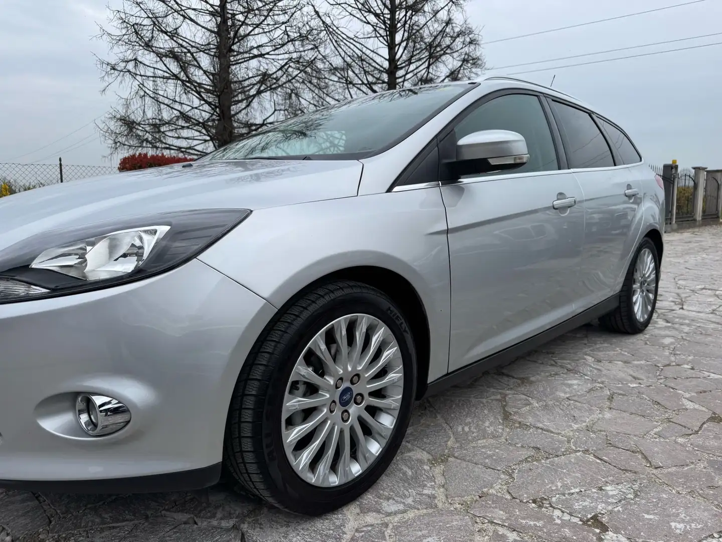 Ford Focus 1.6 125 CV SW Titanium neopatentati Grau - 1