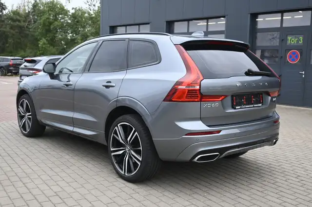Volvo XC60 view 3