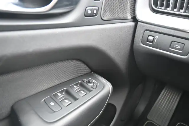 Volvo XC60 view 29