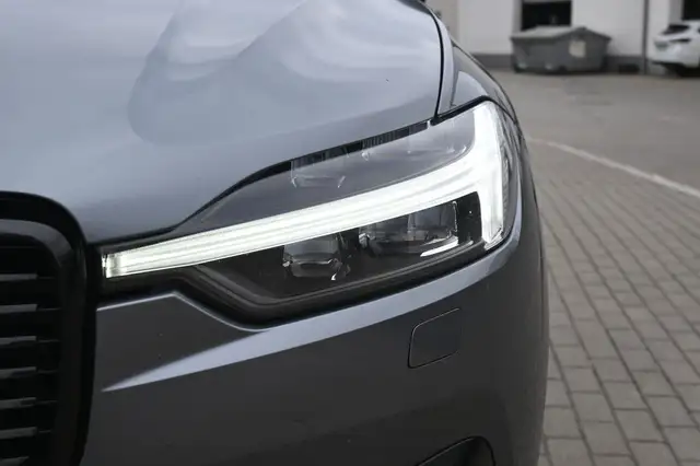 Volvo XC60 view 9