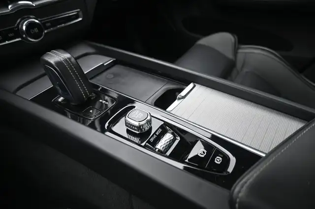 Volvo XC60 view 25