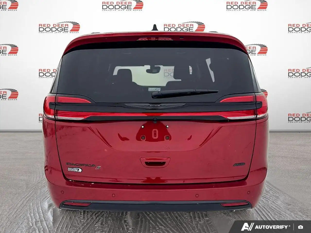 Chrysler Pacifica photo Chrysler Pacifica