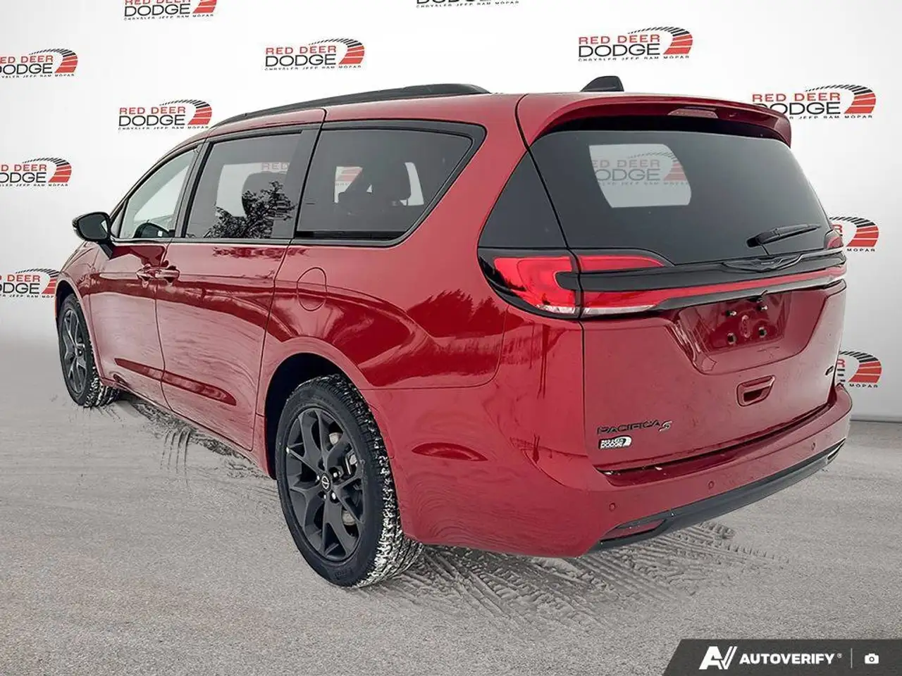 Chrysler Pacifica photo Chrysler Pacifica