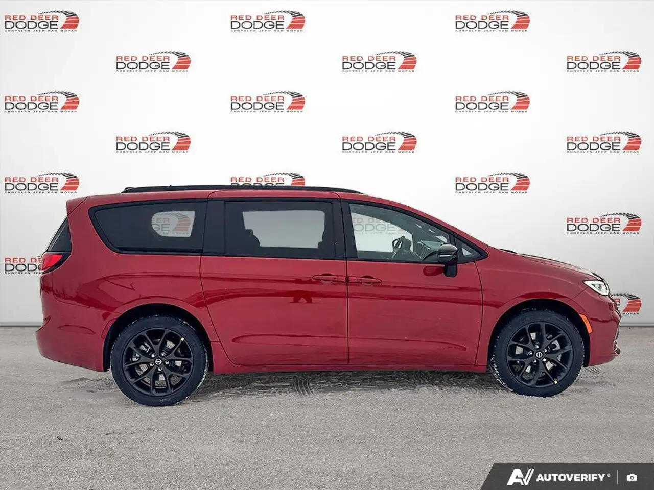 Chrysler Pacifica photo Chrysler Pacifica