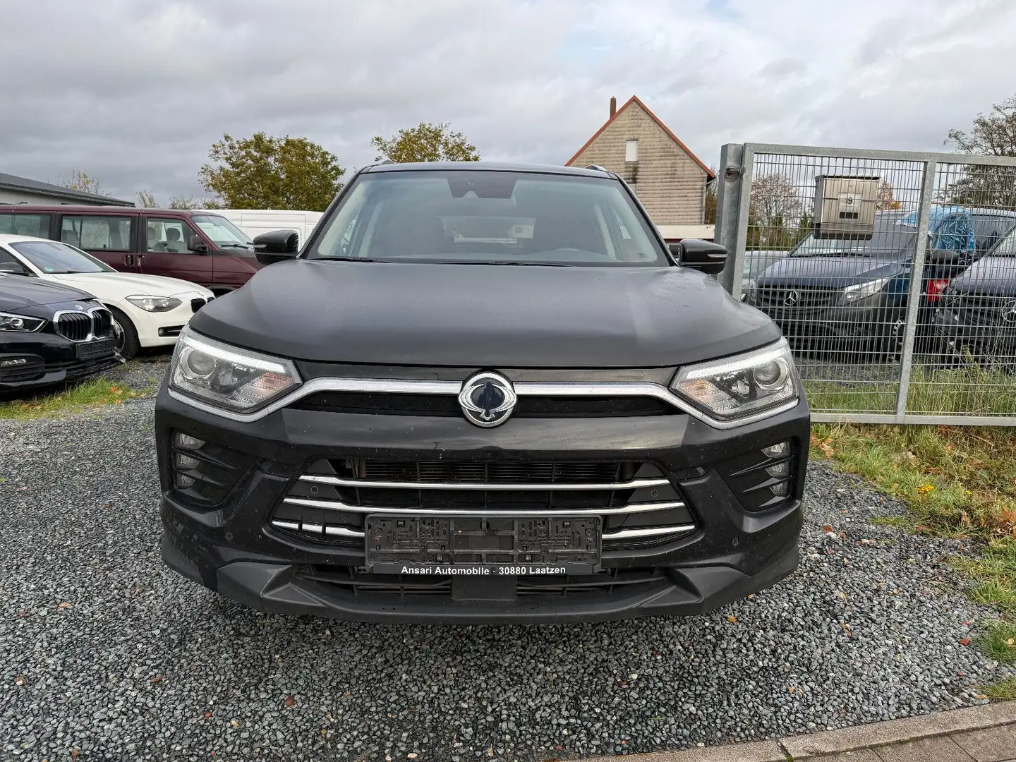 SsangYong Korando 1.6 e-XDi Diesel Quartz 2WD Automatik Schwarz - 2
