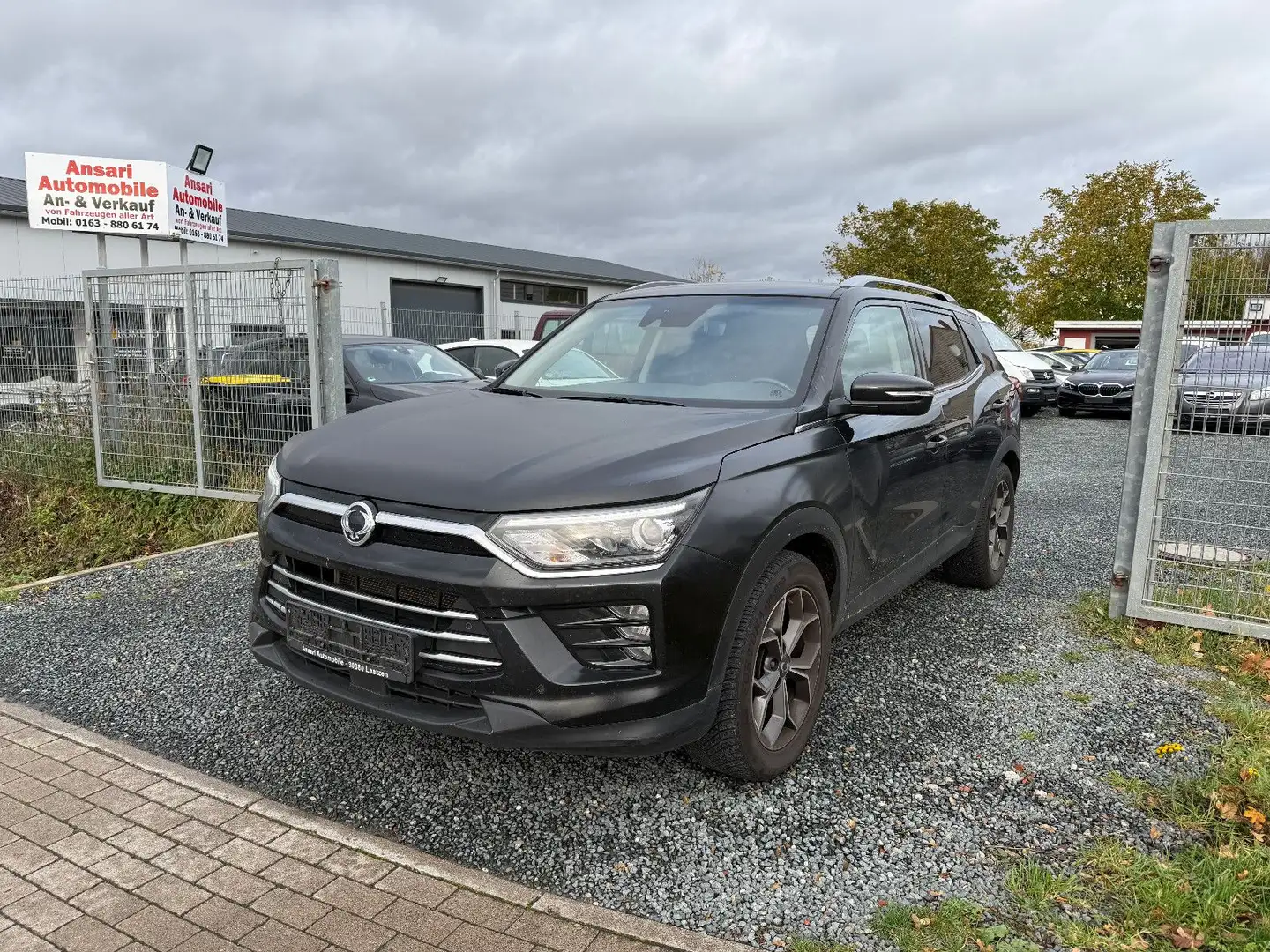 SsangYong Korando 1.6 e-XDi Diesel Quartz 2WD Automatik Schwarz - 1