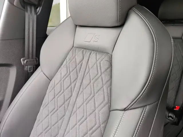 Audi Q5 view 9