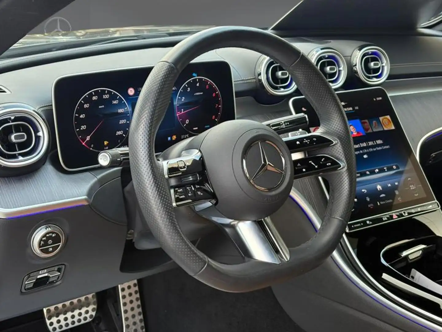 Mercedes-Benz CLE 200 Coupé AMG Line Toit Pano Noir - 2