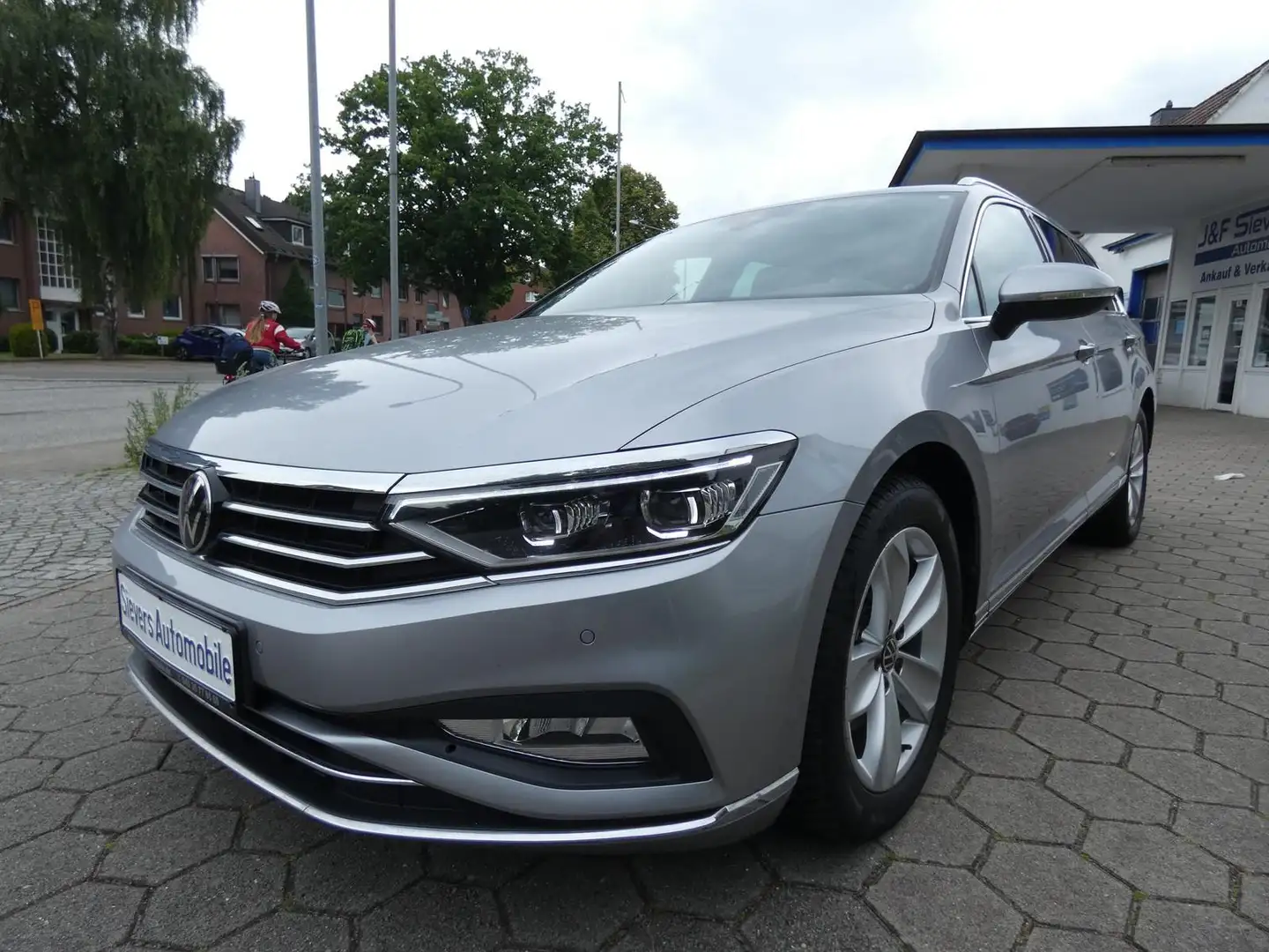Volkswagen Passat Variant Passat Highline / Style / Elegance Panoramadach AH Silber - 1