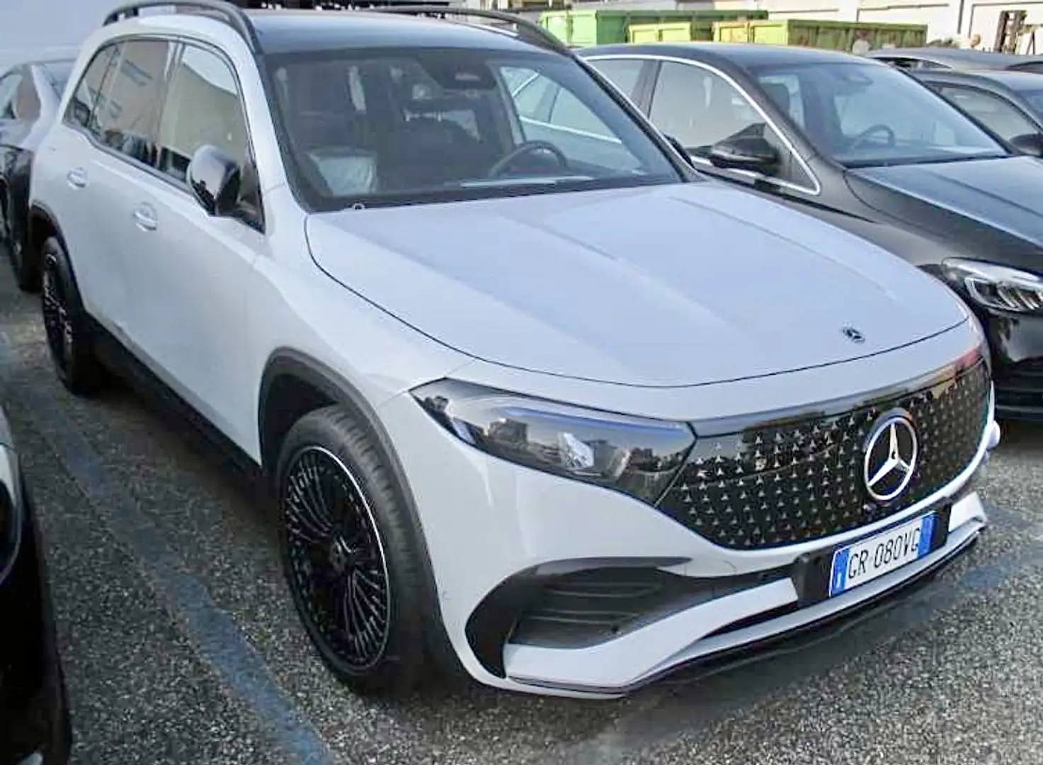 Mercedes-Benz EQB 300 AMG Line Premium 4matic Bílá - 1