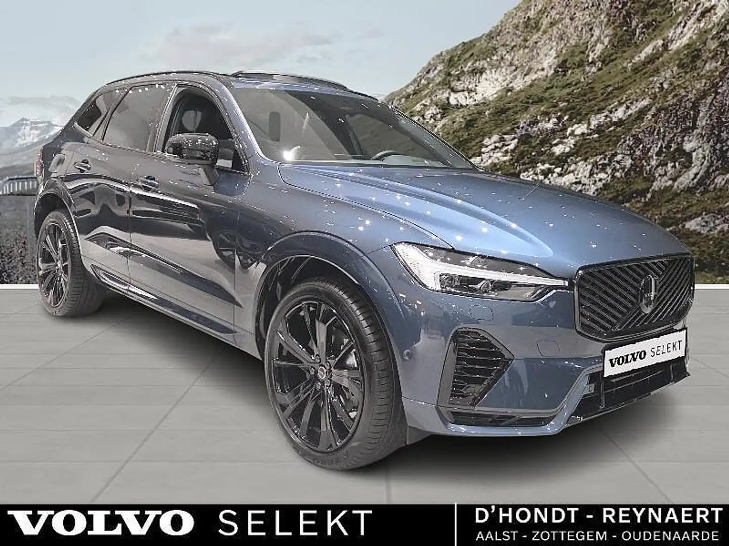 Volvo XC60 *STOCK* Black Edition Plus, T6 AWD Plug-in hybrid, Bleu - 2