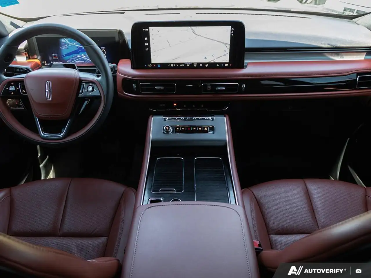 Lincoln Aviator снимка Lincoln Aviator