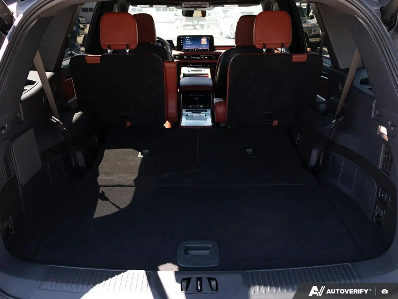 Lincoln Aviator снимка Lincoln Aviator