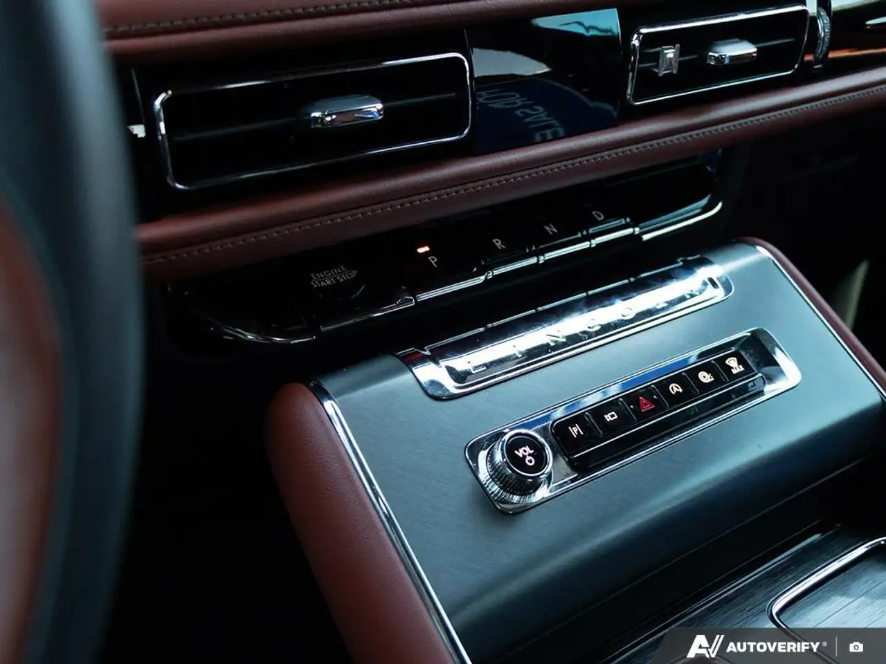 Lincoln Aviator снимка Lincoln Aviator
