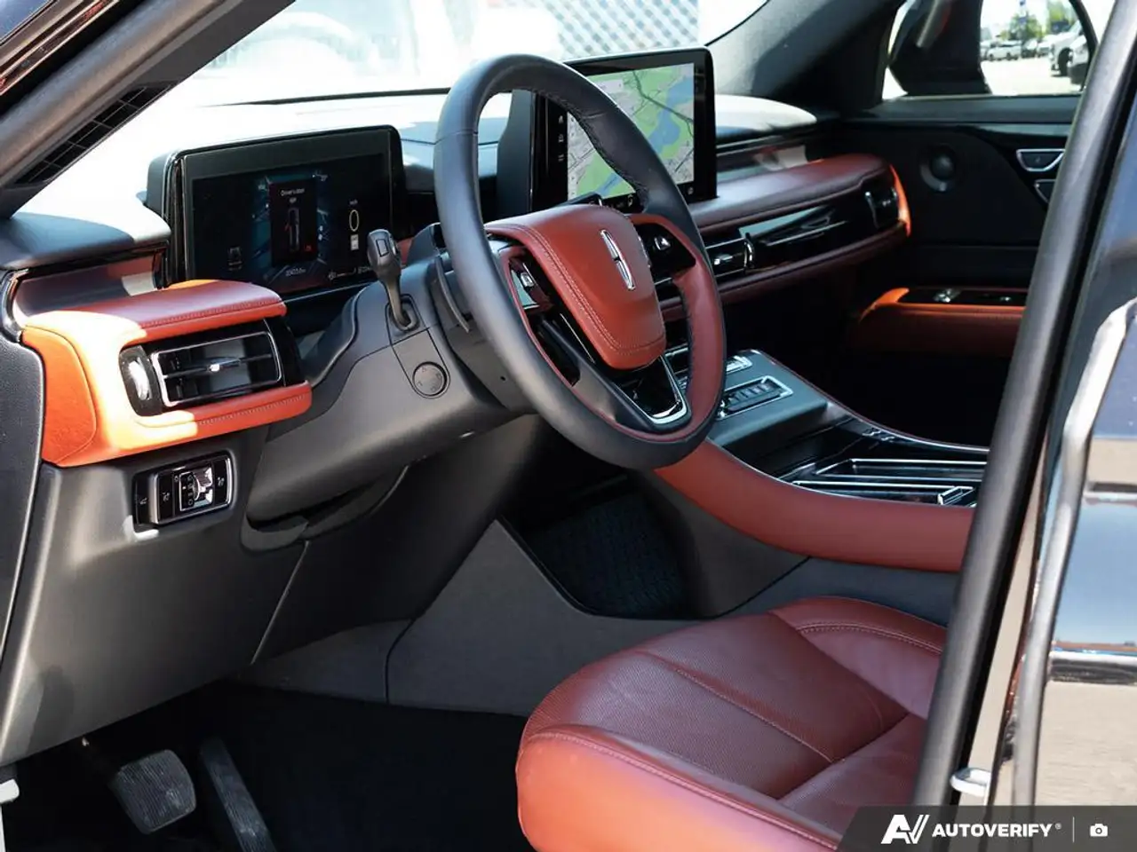 Lincoln Aviator снимка Lincoln Aviator