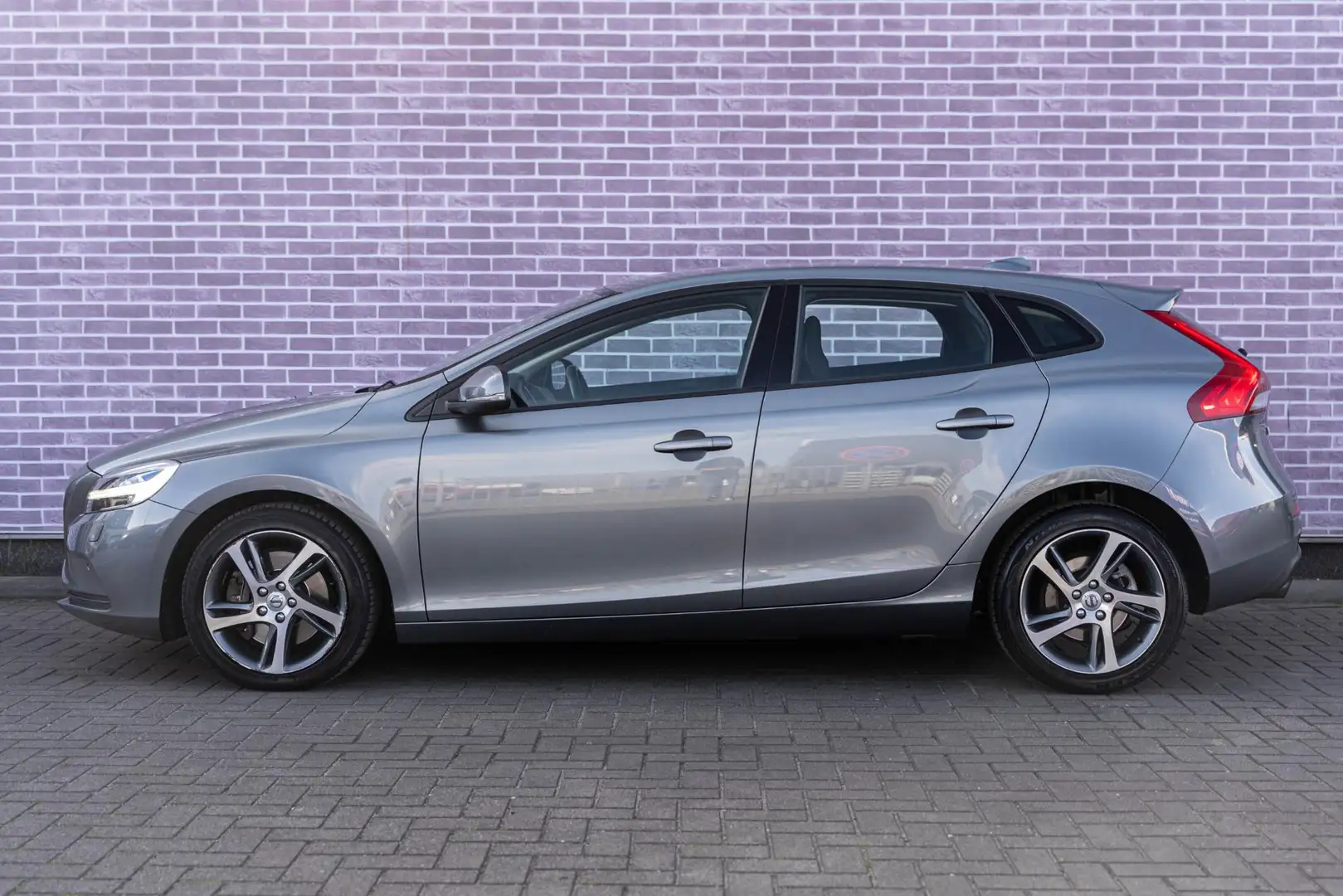 Volvo V40 T3 Automaat Inscription | Navi | Adaptieve Cruise Gris - 2