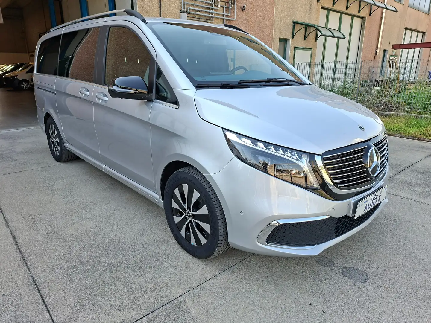 Mercedes-Benz EQV 300 Long Grigio - 1