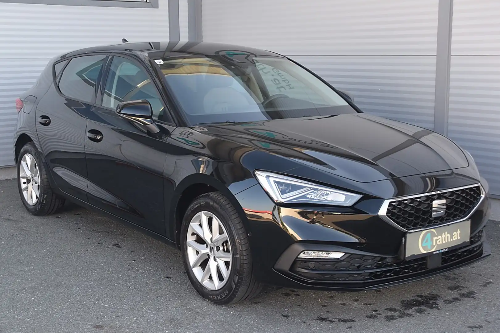 SEAT Leon 1,0 TSI Style LED/RFK/SITZHZG/LENKRADHZG Schwarz - 2