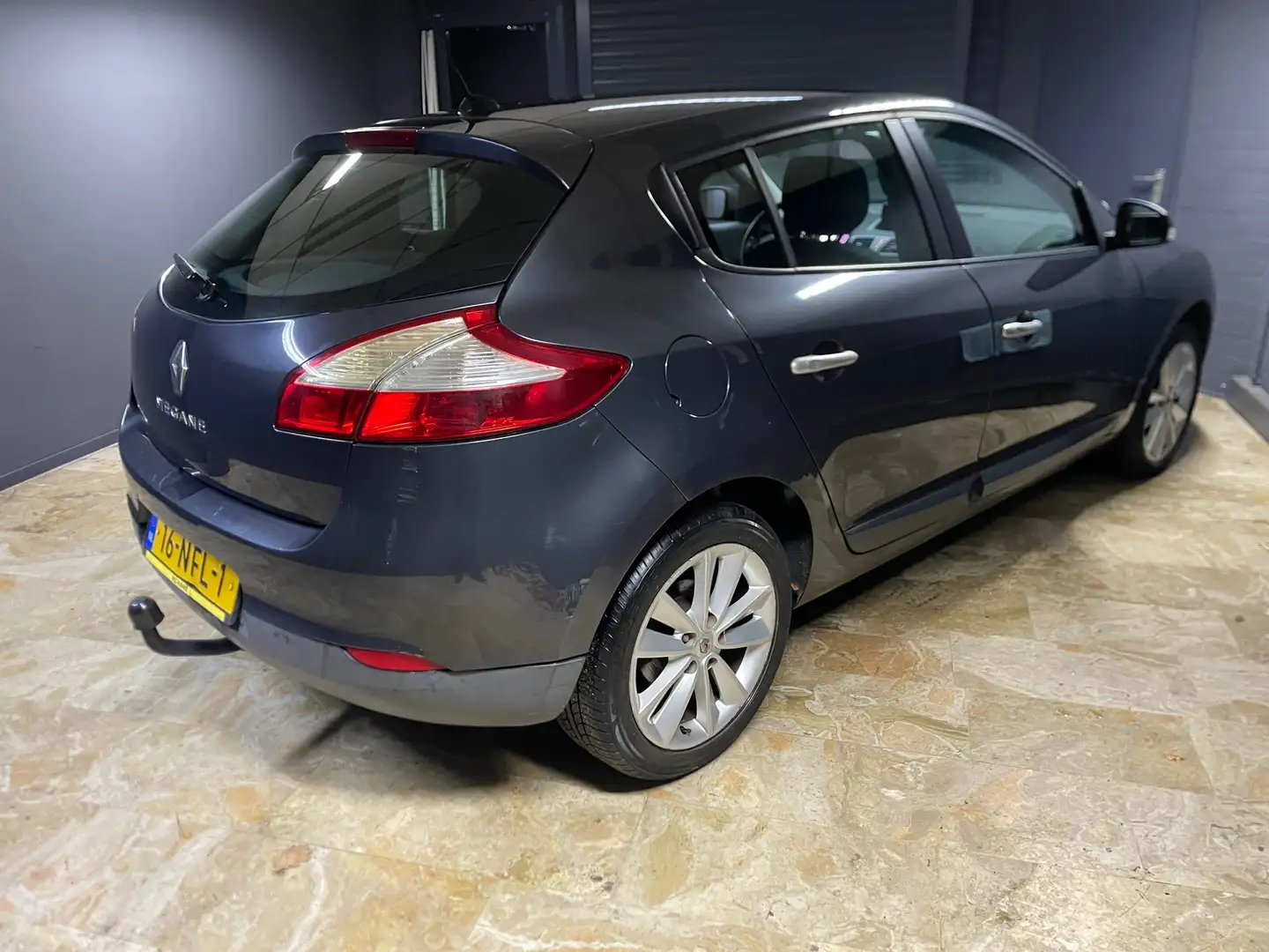 Renault Megane 1.6 Celsium Navi Lmvelgen Clima Cruis Gris - 2