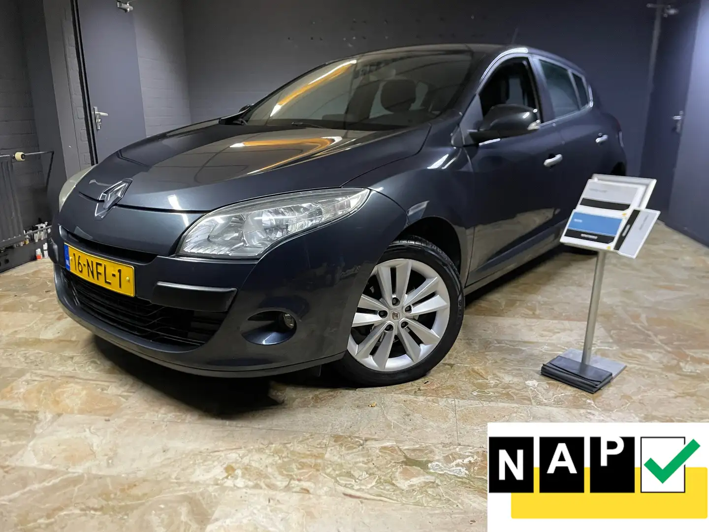 Renault Megane 1.6 Celsium Navi Lmvelgen Clima Cruis Gris - 1