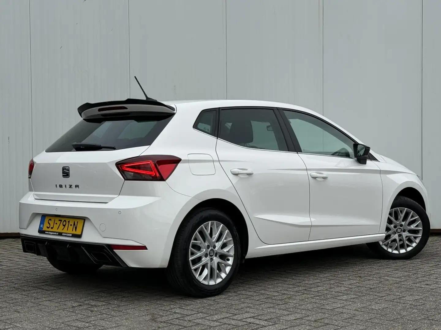 SEAT Ibiza 1.0 TSI St. BnsInt. Pano Navi NAP Blanc - 2
