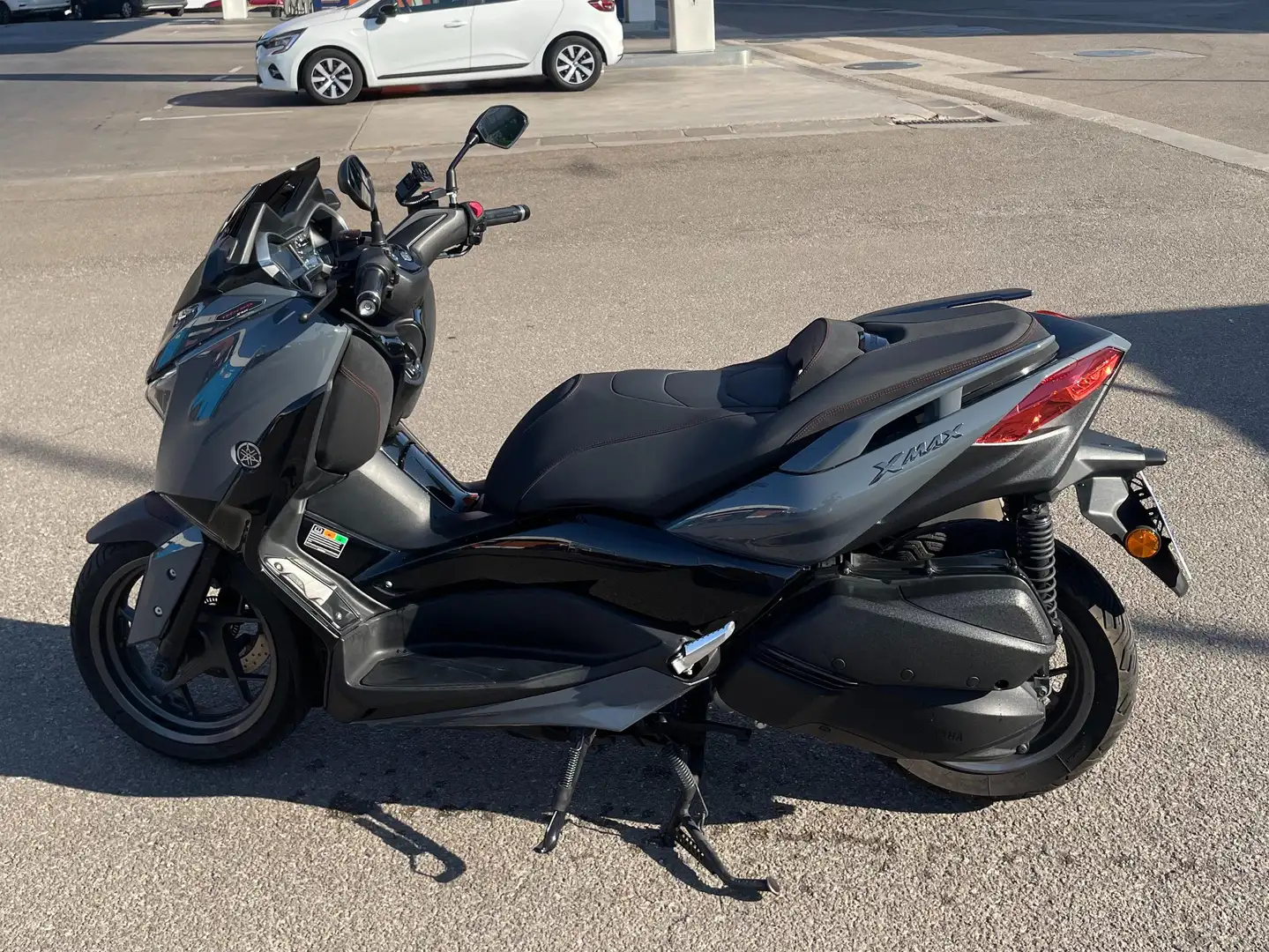 Yamaha X-Max 300 Tech Max Gris - 1