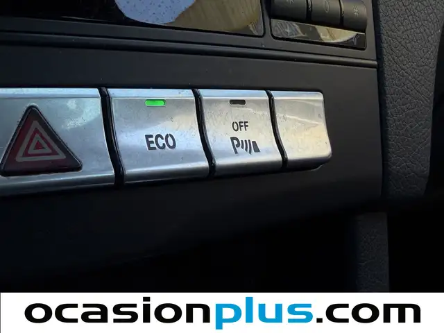 Mercedes-Benz E-Class view 8
