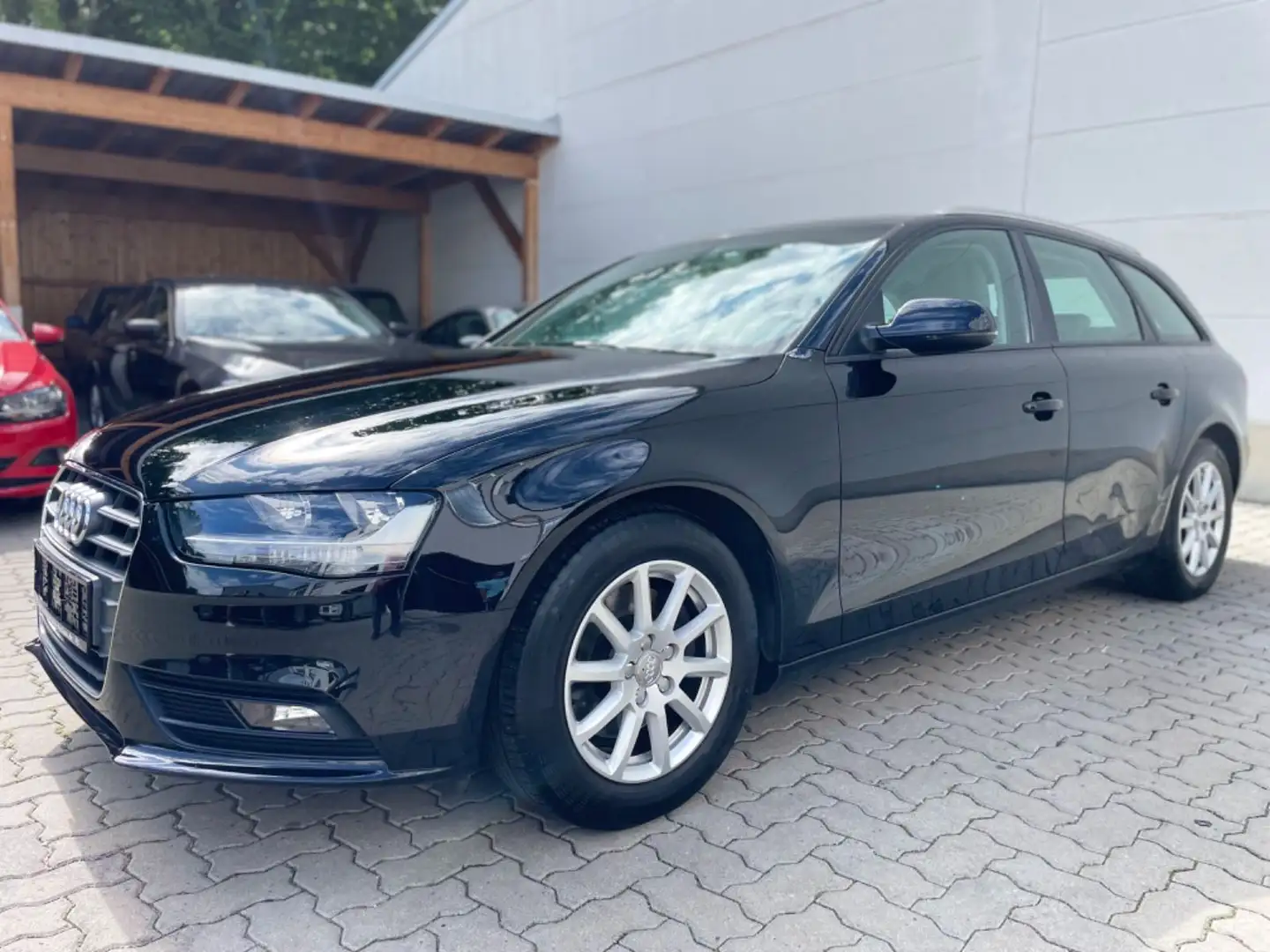 Audi A4 2.0 TDI ultra Attraction Avant EU6 /1.HAND Noir - 1