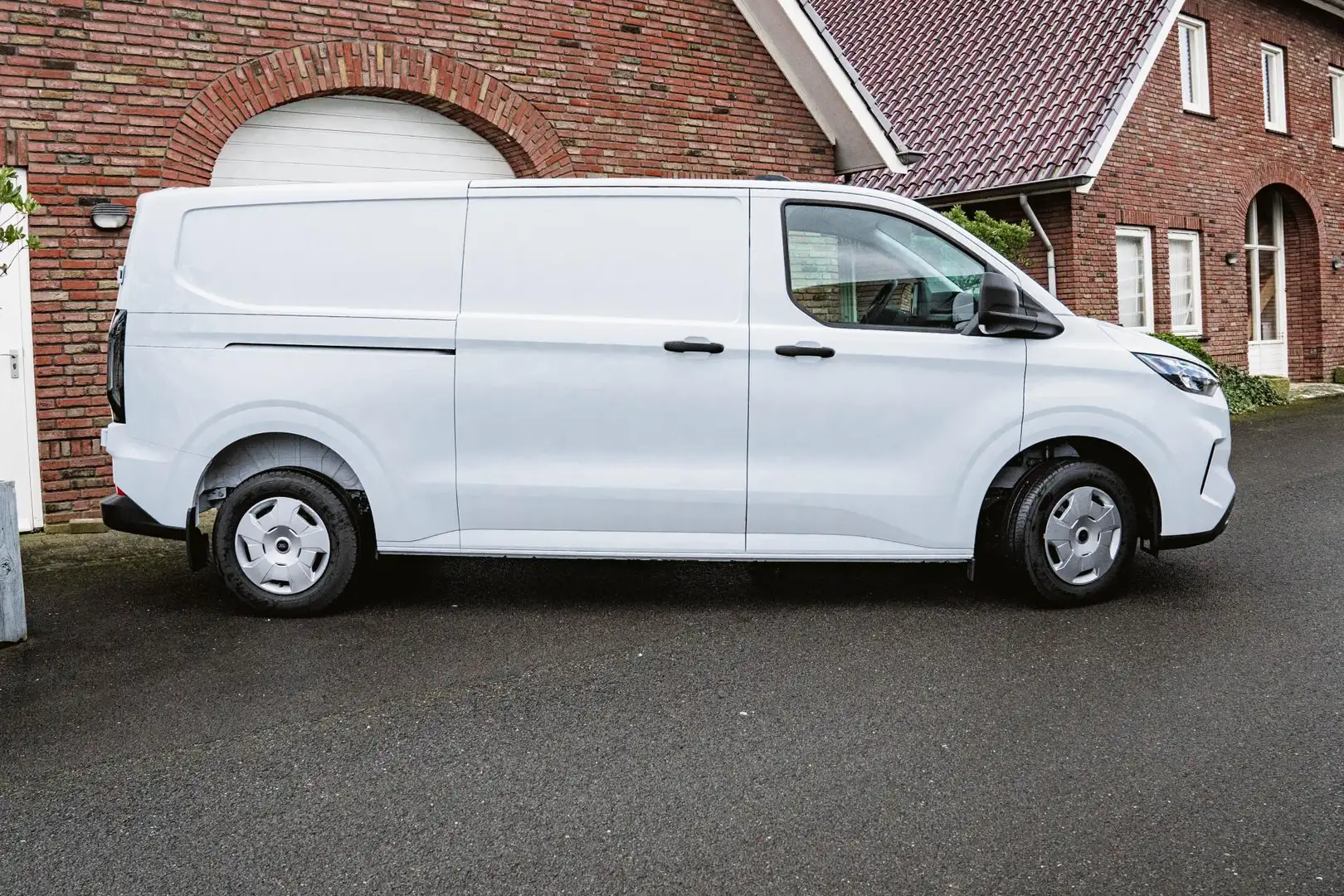 Ford Transit Custom 2.0 TDCI 136PK L2H1 Trend Airco | Camera | LED | N Blanc - 2
