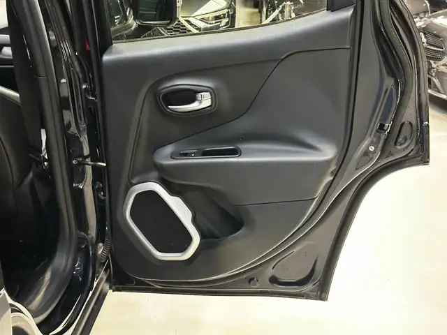 Jeep Renegade view 26
