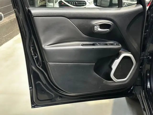 Jeep Renegade view 21