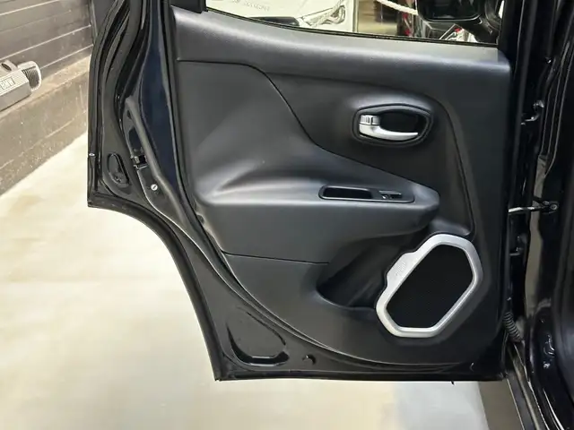 Jeep Renegade view 22