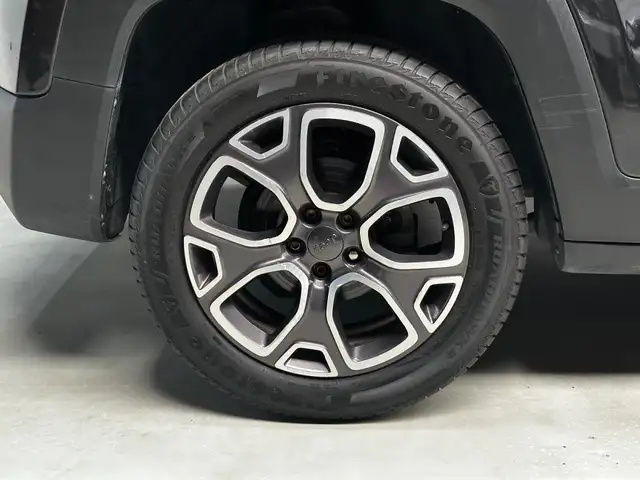 Jeep Renegade view 8