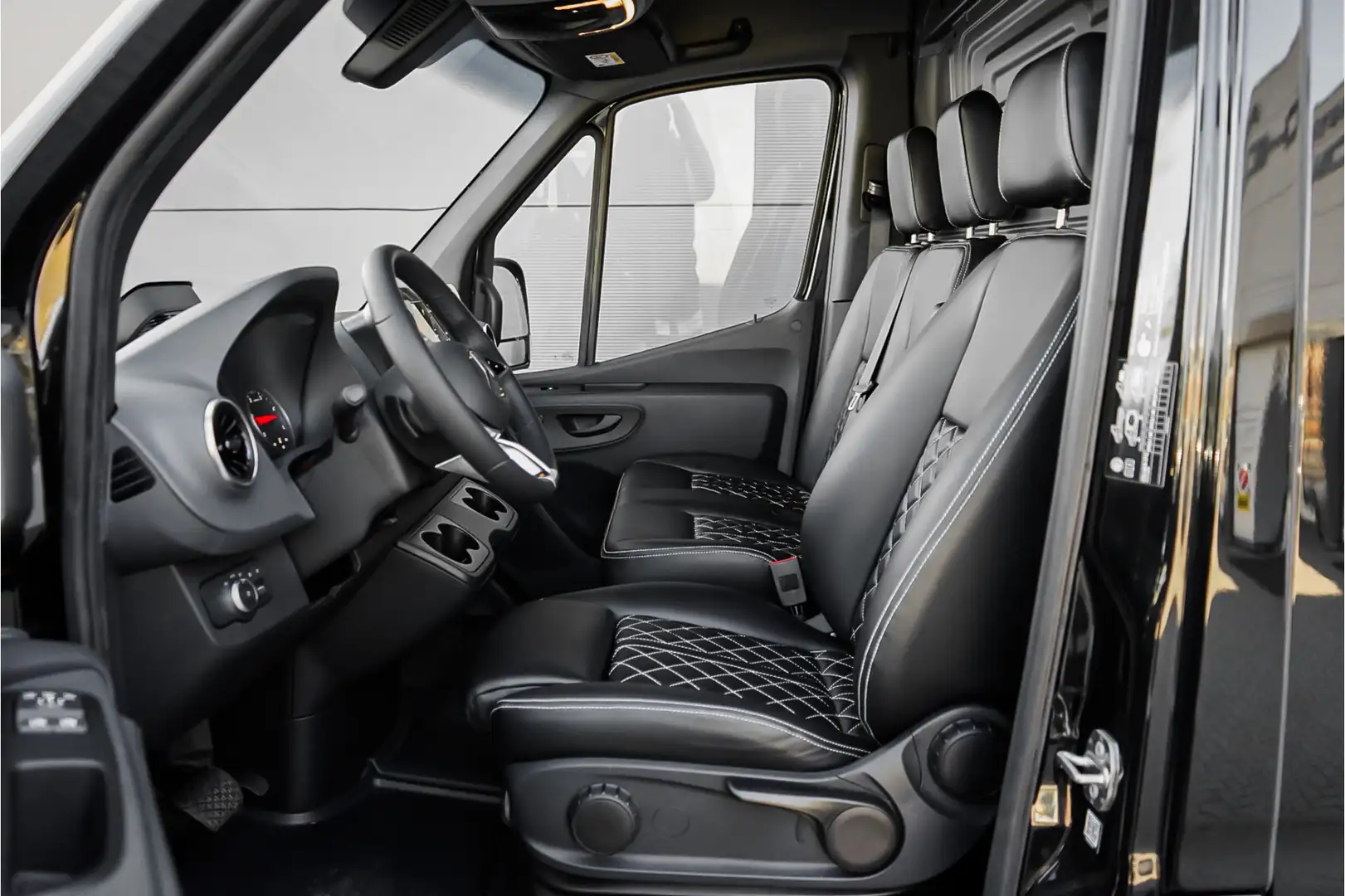 Mercedes-Benz Sprinter 319 1.9 CDI L2H2 RWD Black Pack Vol! Distronic Cam Zwart - 2