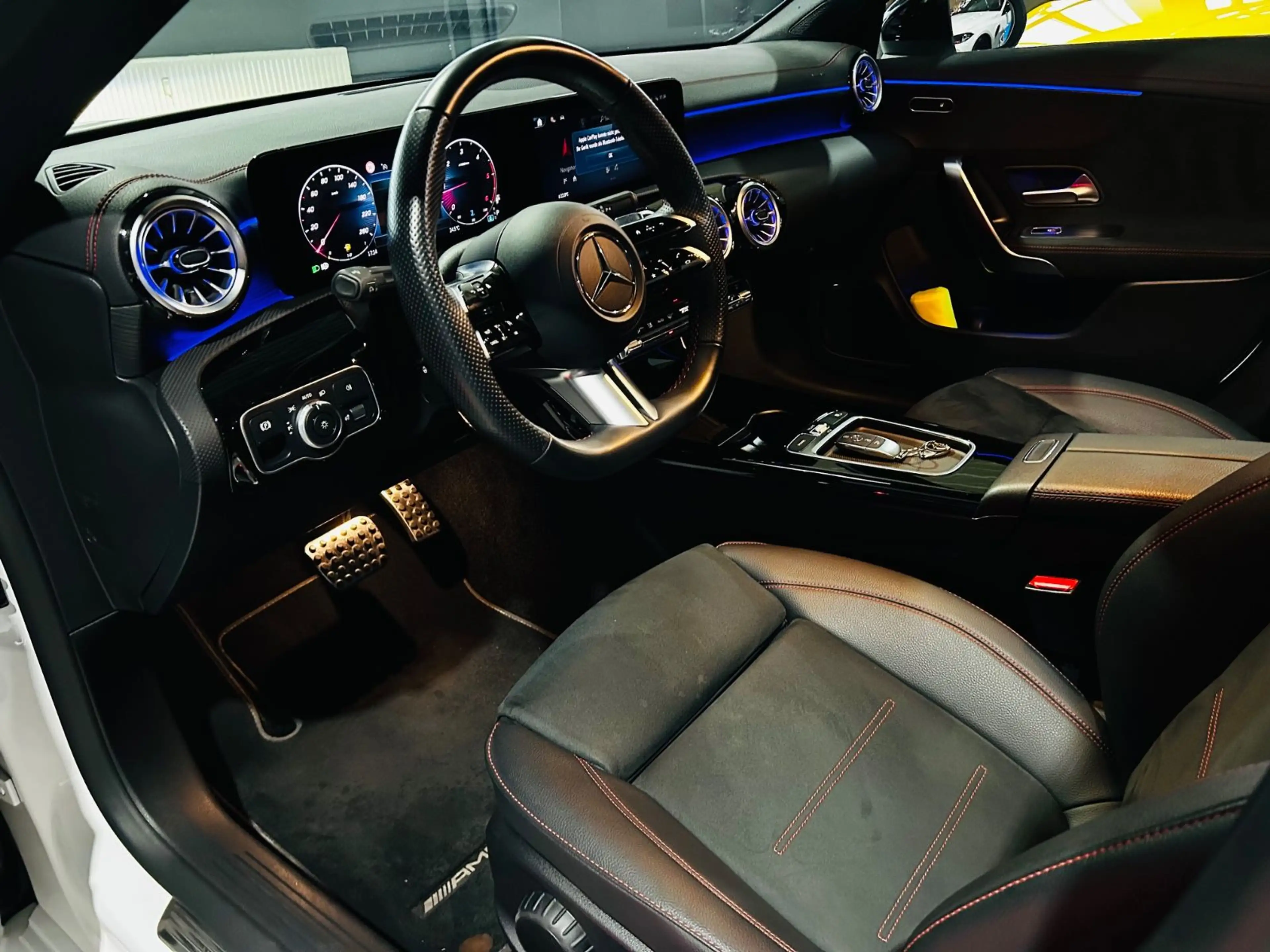 Mercedes-Benz CLA 220 d AMG Paket *Led*Pano*Alcantara*360° — photo 13