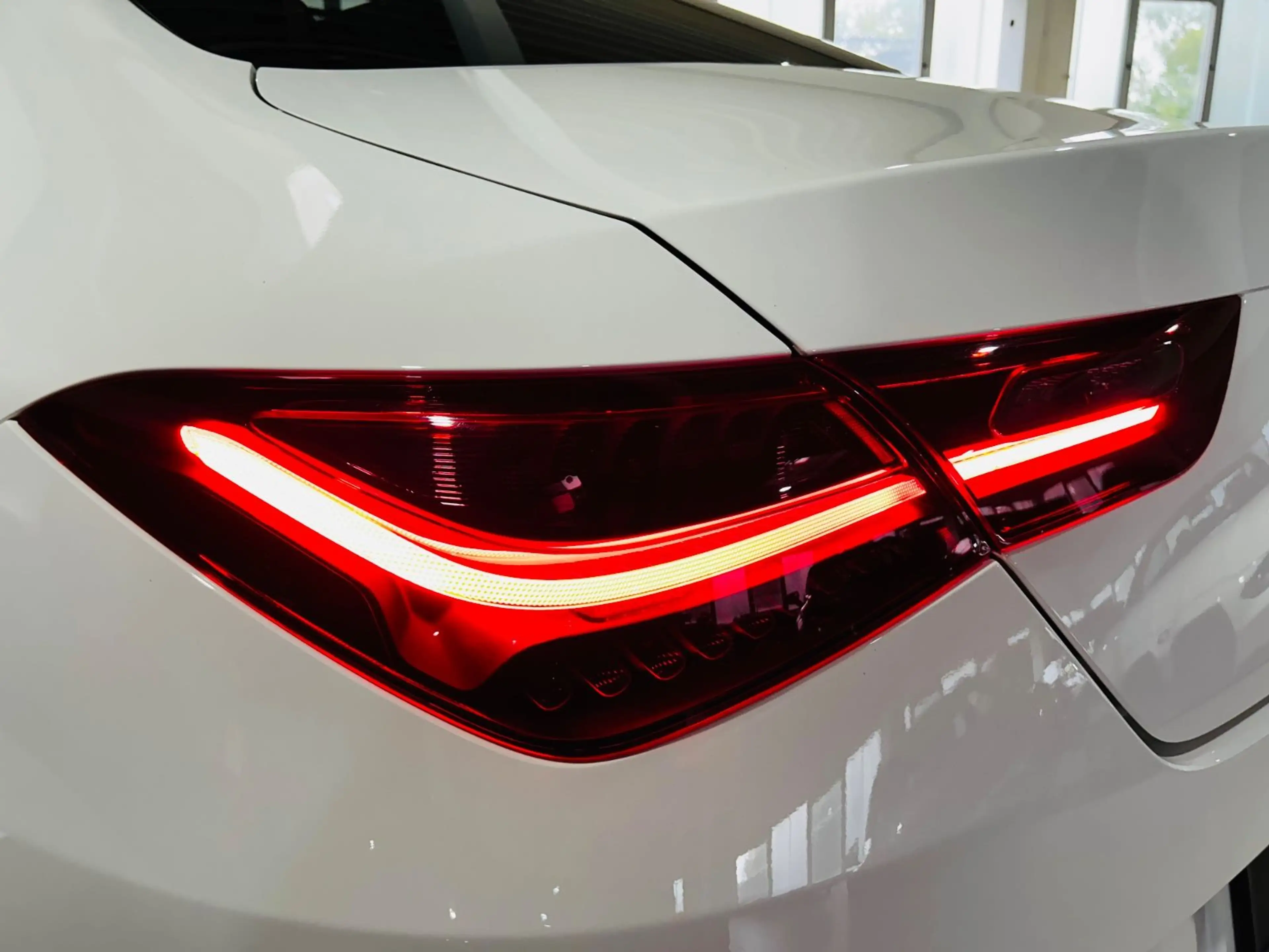 Mercedes-Benz CLA 220 d AMG Paket *Led*Pano*Alcantara*360° — photo 12