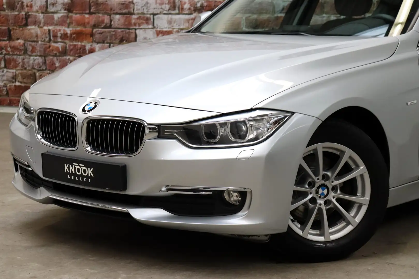 BMW 320 3-serie Sedan 320i Executive Luxury Line Automaat Gris - 2