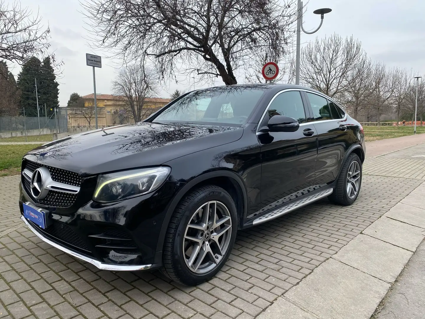 Mercedes-Benz GLC 220 Coupé 4 Matic premium Schwarz - 1