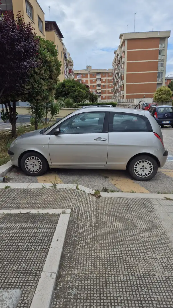 Lancia Ypsilon 1.2 8v - 1