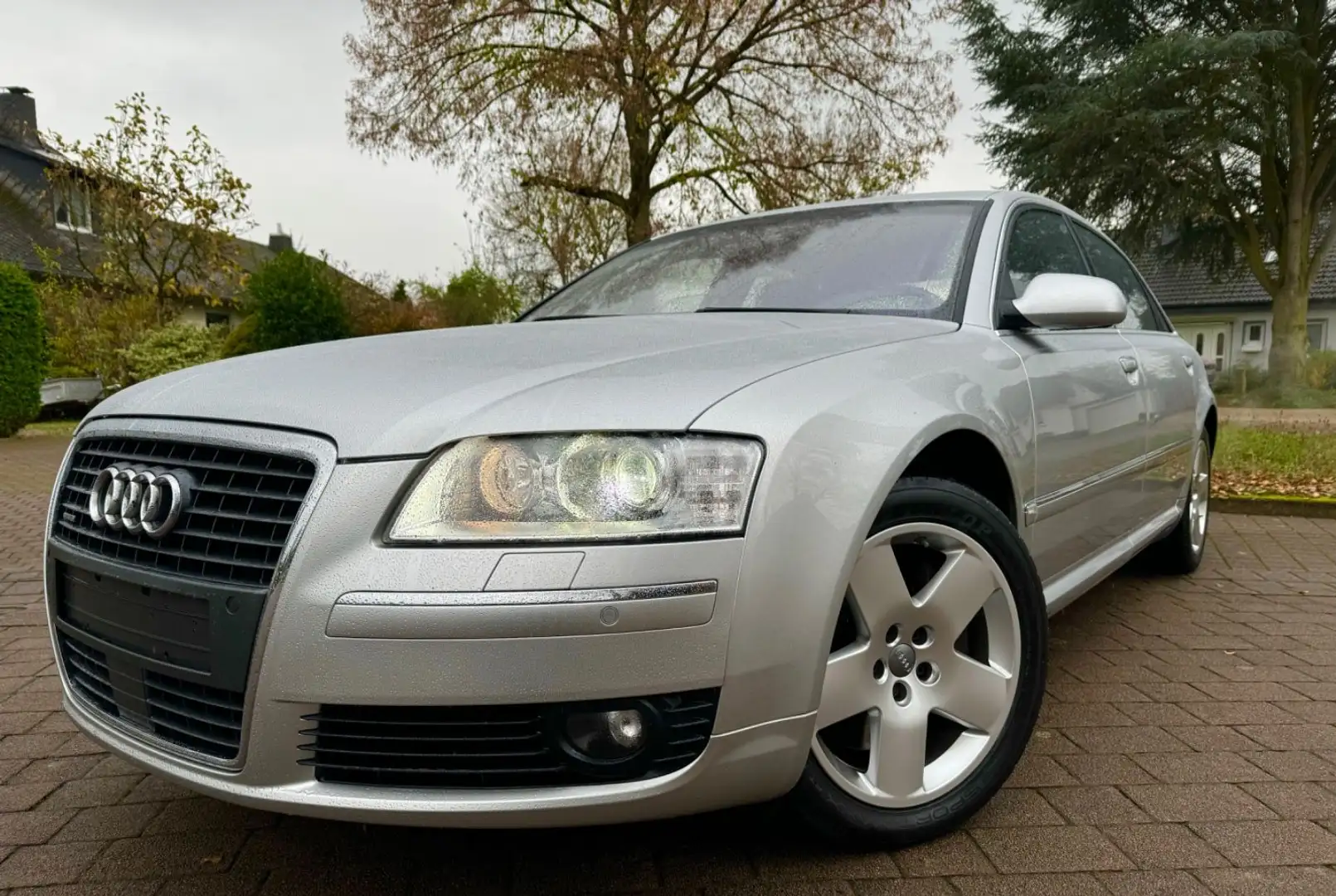 Audi A8 4.2 quattro Lang*4 Zonen*Kamera*BOSE Argento - 1