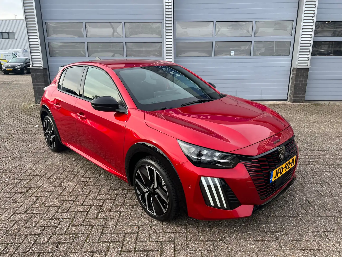 Peugeot 208 Hybrid 145 e-DCS6 GT | Half leer | Navigatie | Ada Rood - 2