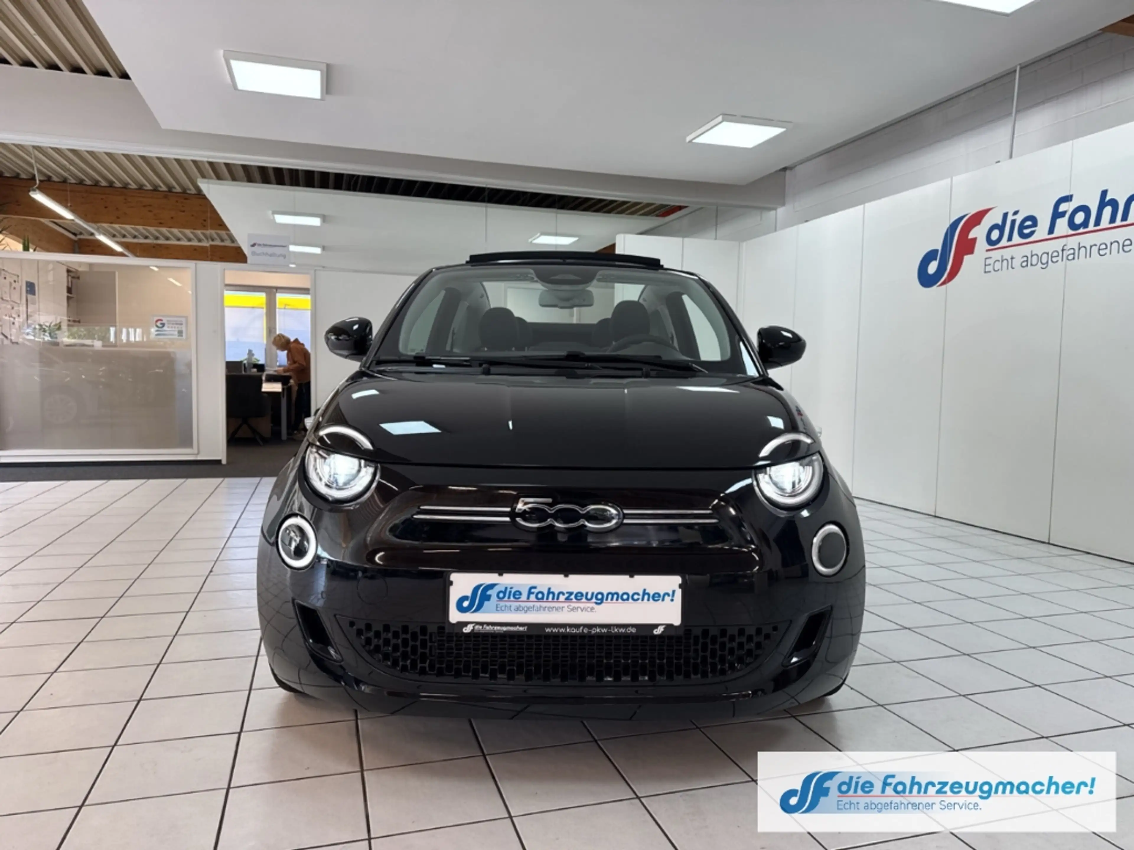 Fiat 500 e Navi Memory Sitze Soundsystem JBL Apple CarPlay — photo 5