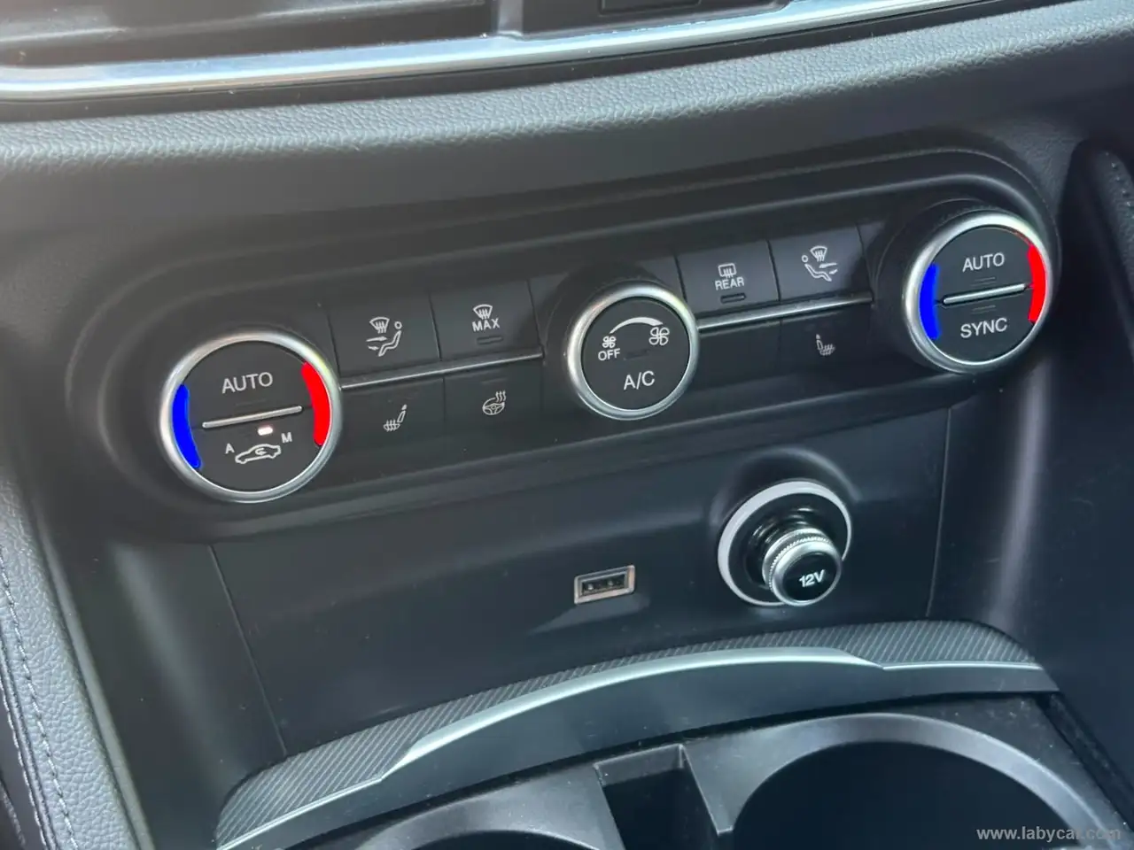 Alfa Romeo Stelvio 2025 — фото 17
